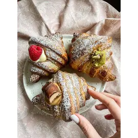 CROISSANT Z KREMEM KINDER BUENO
